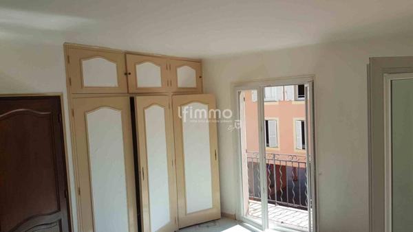 Ensemble immobilier avec parking