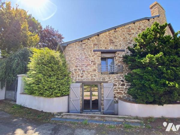 A VENDRE - MAISON EN PIERRES AVEC JARDIN - DOMPIERRE