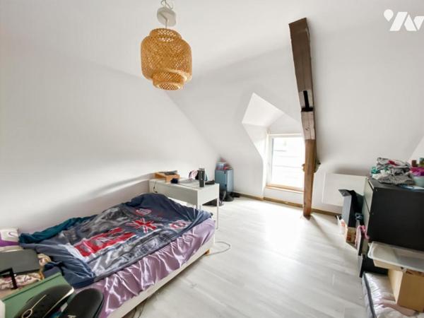A VENDRE - MAISON EN PIERRES AVEC JARDIN - DOMPIERRE