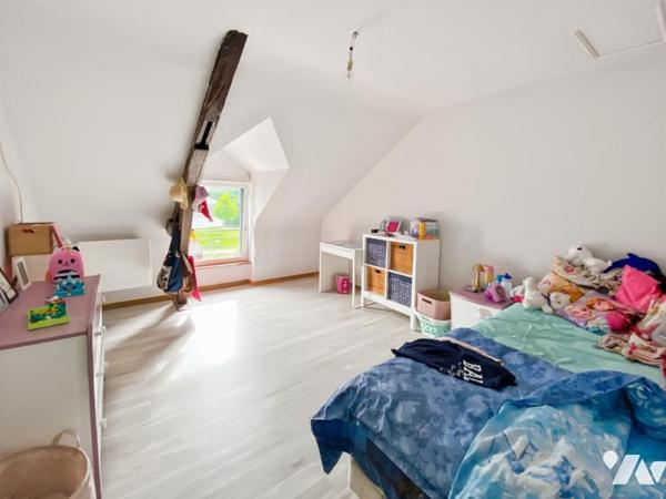 A VENDRE - MAISON EN PIERRES AVEC JARDIN - DOMPIERRE