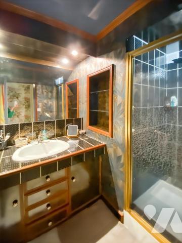 A VENDRE - MAISON EN PIERRES AVEC JARDIN - DOMPIERRE