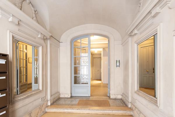 Appartement Paris 18 e - LAMARCK / DAMRÉMONT
