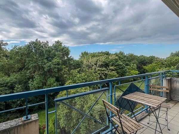 Appartement 2 chambres à vendre dans un quartier prisé des Ponts de Cé avec vue sur Loire et place de parking en sous-sol