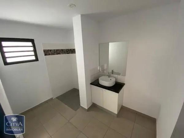 Appartement à louer 2 pièces 44.3m² Saint-Denis (97417)