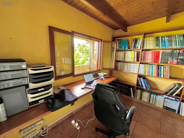 Maison individuelle à vendre à Saint-Paul à la Réunion (97460), ref : 97424/251   
BELLEMENE