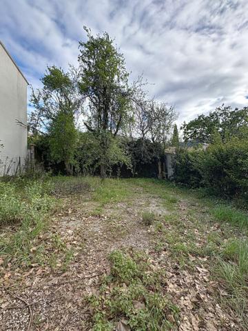 Terrain constructible de 155 m² sur Rougiers