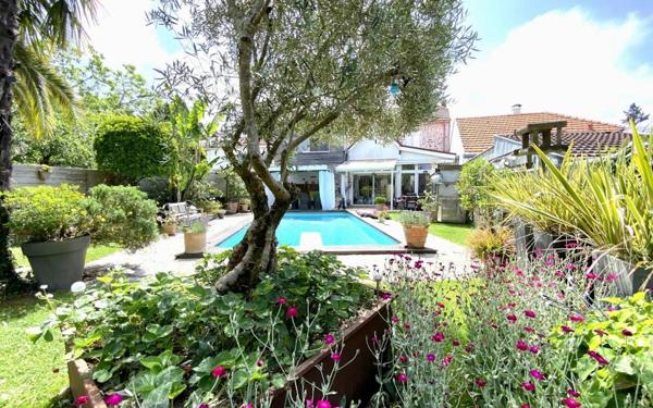 Maison à vendre    4 pièces • 185 m2 Bizanos