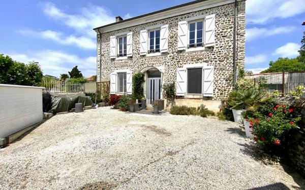 Maison à vendre    4 pièces • 185 m2 Bizanos