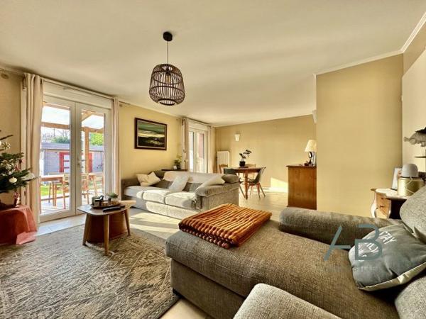 Maison mitoyenne 1 côté Templemars 92 m²