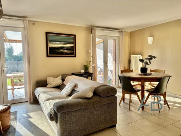 Maison mitoyenne 1 côté Templemars 92 m²