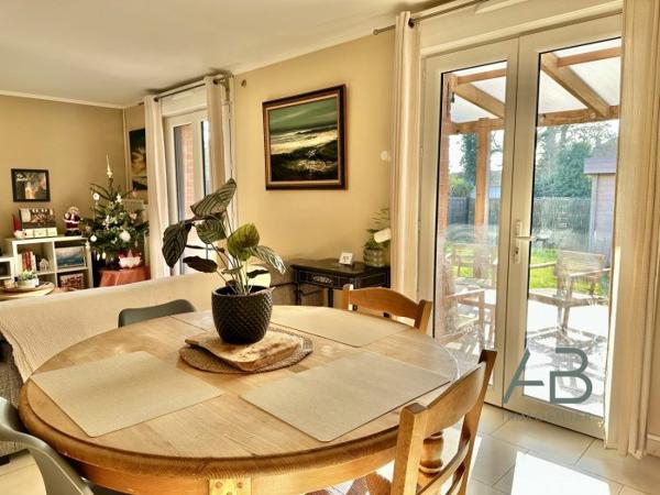 Maison mitoyenne 1 côté Templemars 92 m²