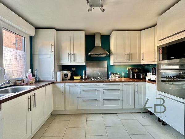 Maison mitoyenne 1 côté Templemars 92 m²