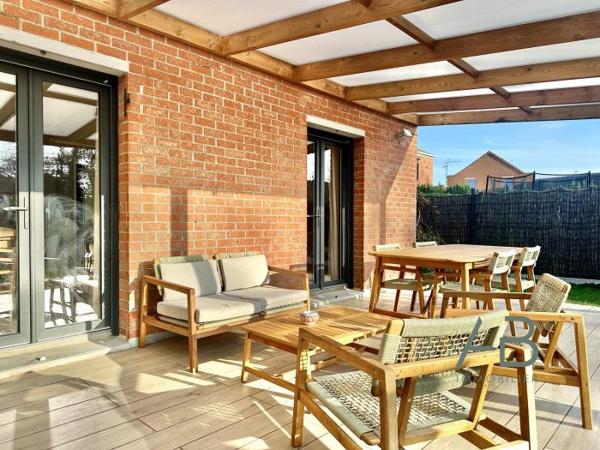 Maison mitoyenne 1 côté Templemars 92 m²