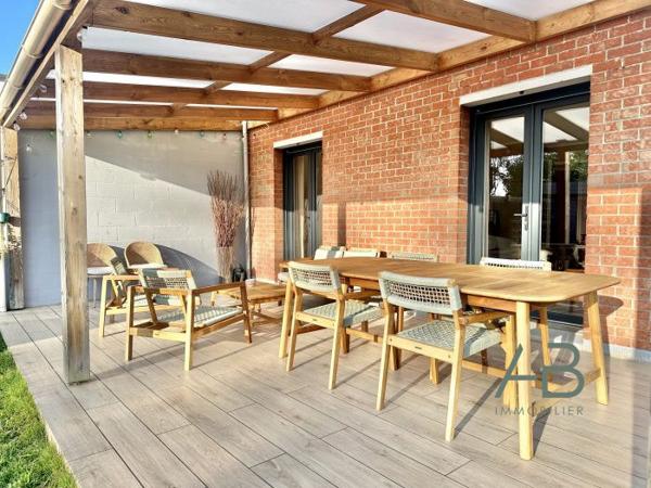 Maison mitoyenne 1 côté Templemars 92 m²