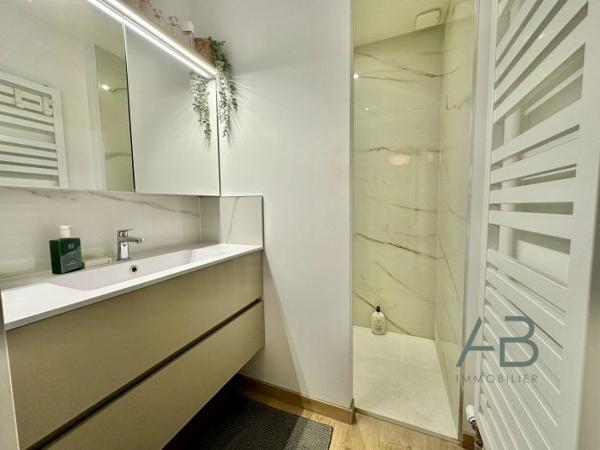 Maison mitoyenne 1 côté Templemars 92 m²