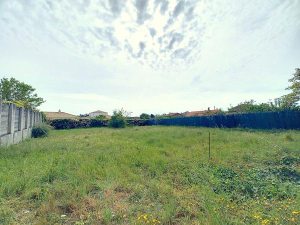 Terrain de près de 600m² - second rideau - hors lotissement - LE LOROUX BOTTEREAU
