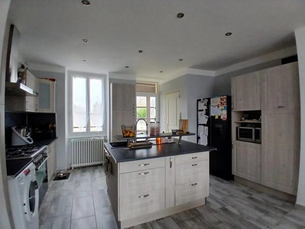 Vente                                                      Maison
                        
                     6 pièces                      122 m2                     à Cercy-la-Tour