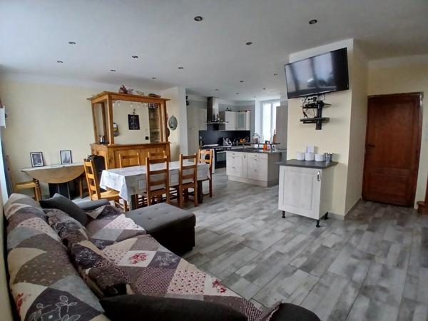 Vente                                                      Maison
                        
                     6 pièces                      122 m2                     à Cercy-la-Tour