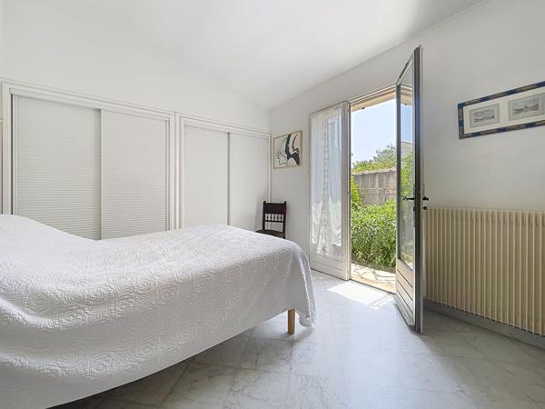 Villa 4 chambres de 150 m² sur terrain arboré de 932 m² avec grand jardin et garage