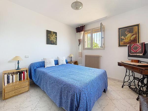 Villa 4 chambres de 150 m² sur terrain arboré de 932 m² avec grand jardin et garage