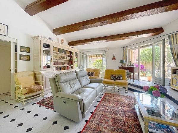 Villa 4 chambres de 150 m² sur terrain arboré de 932 m² avec grand jardin et garage