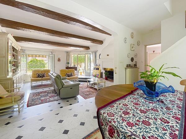 Villa 4 chambres de 150 m² sur terrain arboré de 932 m² avec grand jardin et garage