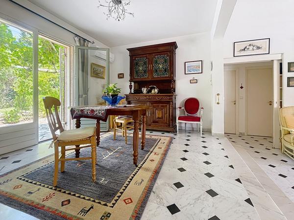 Villa 4 chambres de 150 m² sur terrain arboré de 932 m² avec grand jardin et garage