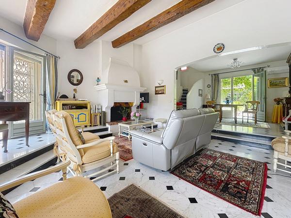 Villa 4 chambres de 150 m² sur terrain arboré de 932 m² avec grand jardin et garage