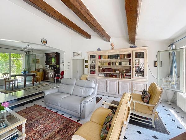 Villa 4 chambres de 150 m² sur terrain arboré de 932 m² avec grand jardin et garage