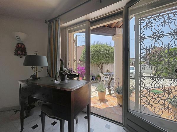 Villa 4 chambres de 150 m² sur terrain arboré de 932 m² avec grand jardin et garage