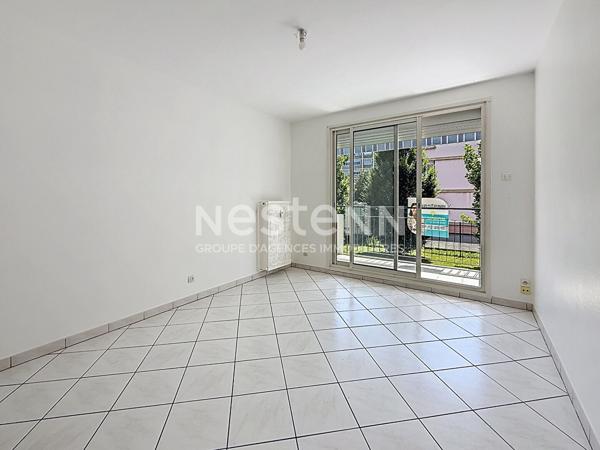 Appartement MEUBLE 2 Pièces Traversant avec Balcon et Cave - 69500 BRON