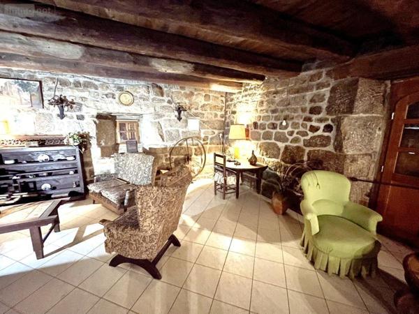 Maison à vendre à Saint-Just dans le Cantal (15320), ref : 48032-163