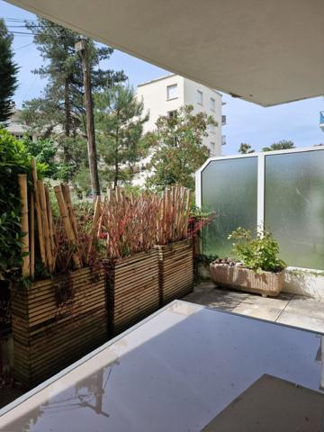 Proche toutes commodités et plage à pieds.