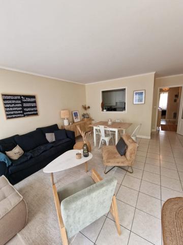 Proche toutes commodités et plage à pieds.