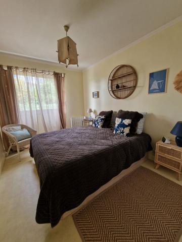 Proche toutes commodités et plage à pieds.