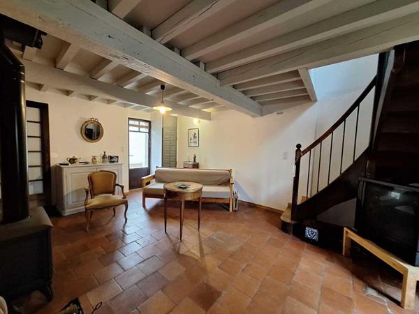 MAISON DE CHARME AVEC PISCINE PROCHE CITE DE CARCASSONNE