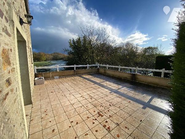 Une maison d'habitation à la sortie de SAINT-GEORGES-DES GROSEILLERS direction CONDE SUR NOIREAU