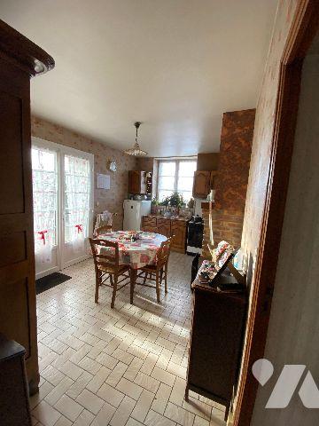 Une maison d'habitation à la sortie de SAINT-GEORGES-DES GROSEILLERS direction CONDE SUR NOIREAU