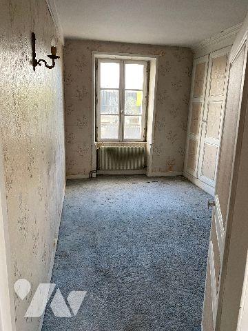 Une maison d'habitation à la sortie de SAINT-GEORGES-DES GROSEILLERS direction CONDE SUR NOIREAU