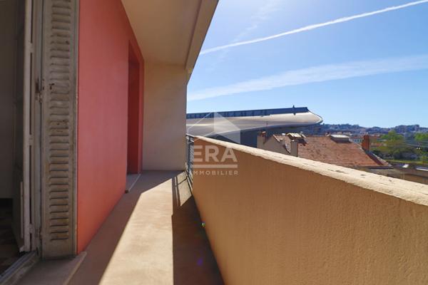A vendre en exclusivité T3 53 m2 LUMINEUX BALCON TERRASSE TRAVERSANT LUMINEUX CALME  CAVE  FAIBLES CHARGES