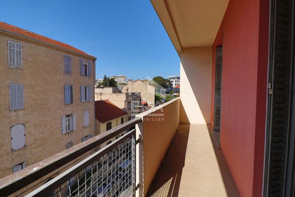 A vendre en exclusivité T3 53 m2 LUMINEUX BALCON TERRASSE TRAVERSANT LUMINEUX CALME  CAVE  FAIBLES CHARGES