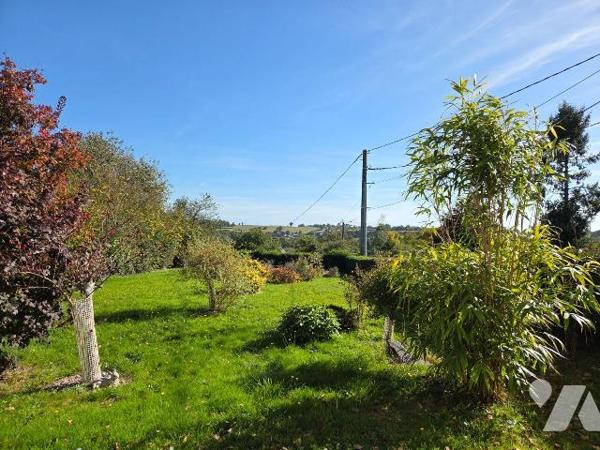 10 min. VILLAINES-LA-JUHEL (53), en campagne, maison en pierres comprenant salon/séjour (+ chem...