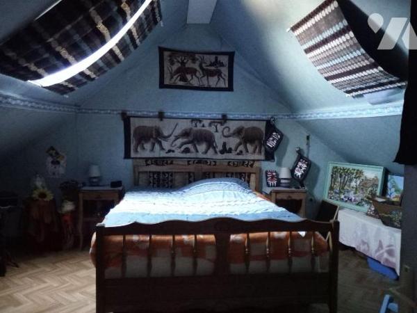 10 min. VILLAINES-LA-JUHEL (53), en campagne, maison en pierres comprenant salon/séjour (+ chem...