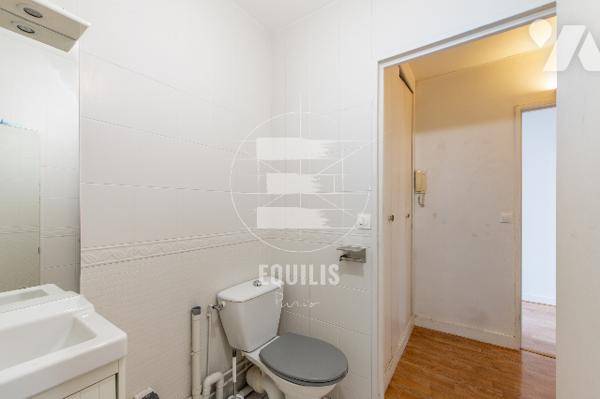 Studio en étage élevé avec parking