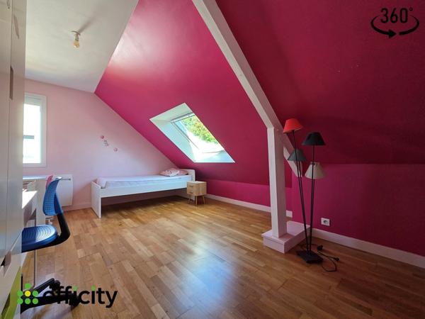 Maison
         7 pièces
        - 137 m² Exclusivité 379 850 € *