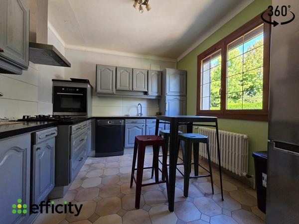 Maison
         7 pièces
        - 137 m² Exclusivité 379 850 € *