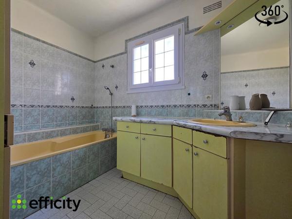 Maison
         7 pièces
        - 137 m² Exclusivité 379 850 € *