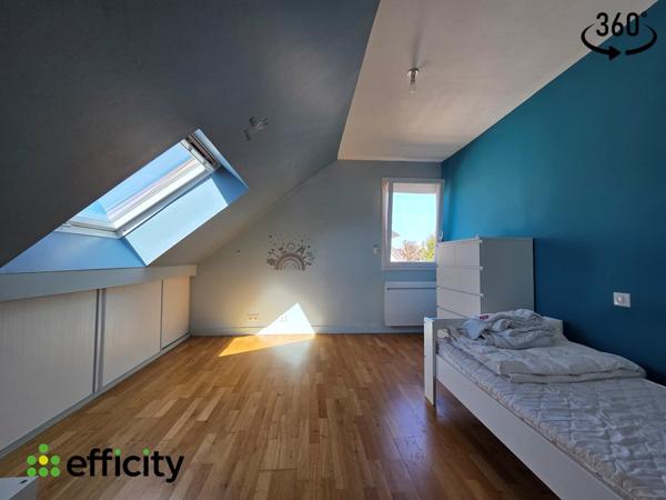 Maison
         7 pièces
        - 137 m² Exclusivité 379 850 € *