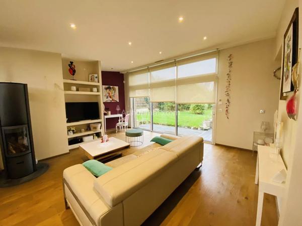 Vente                                                      Maison
                        
                     6 pièces                      182 m2                     à Le Bono