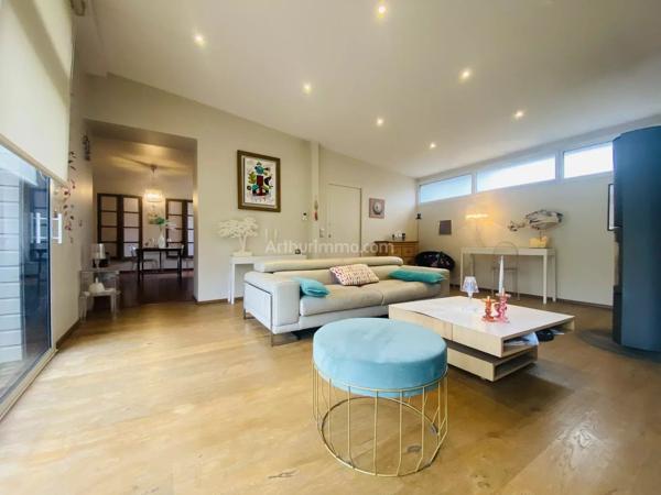 Vente                                                      Maison
                        
                     6 pièces                      182 m2                     à Le Bono